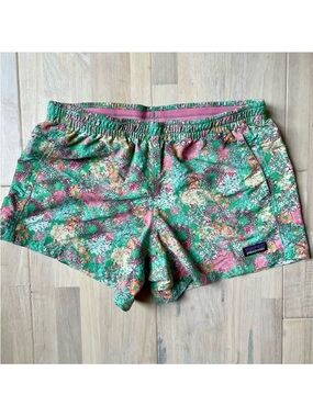 Patagonia Girls Baggies Shorts
Floral Green Pink Girls Size XL